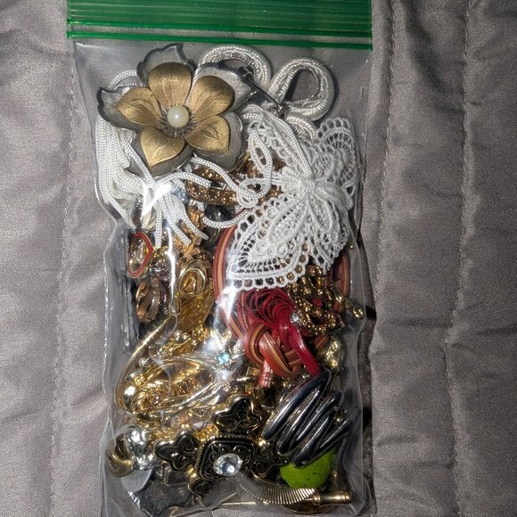 Jewelry - Mixed Pin/Brooch Grab Bag 4361
